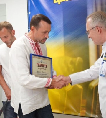 Валерий Дубиль передал аппарат Easy Pulse Днепропетровской областной клинической больнице имени Мечникова