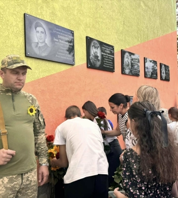 На Одещині на честь загиблого воїна-прикордонника Івана Бинзаря відкрили меморіальну дошку