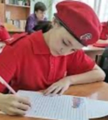 Російські окупанти на Херсонщині змушують дітей писати листи військовим загарбникам