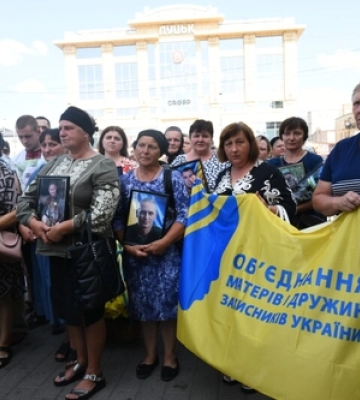 «Час не лікує»: рідні загиблих та зниклих безвісти організували акцію у Луцьку 