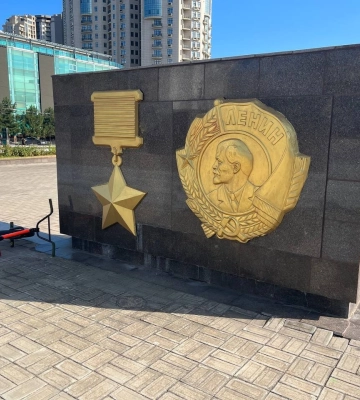 «Окупант» та «Вбивця»: в Одесі обклеїли зображення Леніна, але не на довго, - ФОТО