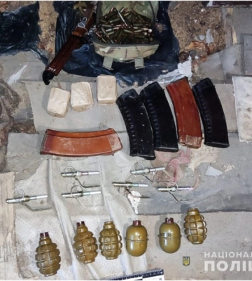 На Волині у чоловіка вилучили цілий арсенал незаконної зброї ті боєприпасів