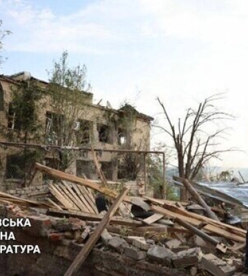 Наслідки удару РФ по Куп’янську: Уже 14 постраждалих, зокрема троє поліцейських, пошкоджено будинки, адмінбудівлі та магазини. ФОТОрепортаж