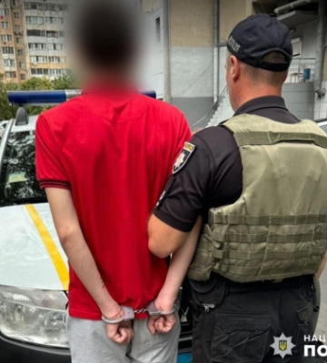 Підпалив купюри та кинув їх на підлогу: в Одесі затримали чоловіка, який намагався підпалити храм