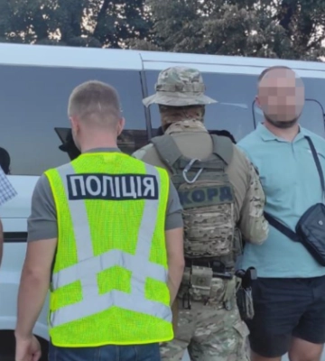 В Винницкой области двое мужчин планировали переправить военнообязанного через границу за 15 тысяч долларов