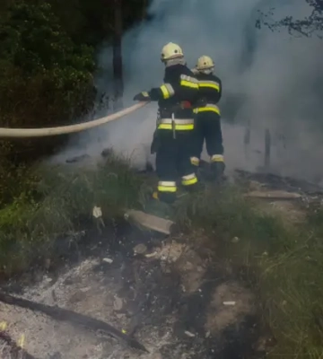 У Києві спалахнула пожежа після атаки дронів