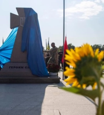 В Киеве на Лесном кладбище открыли монумент погибшим защитникам и защитницам Украины. ФОТОрепортаж