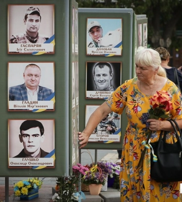 &quot;Біль, який не можна передати словами&quot;. У Кропивницькому вшанували пам&#039;ять захисників України