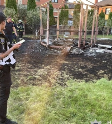 У Київській області внаслідок падіння уламків вибило вікна в будинку