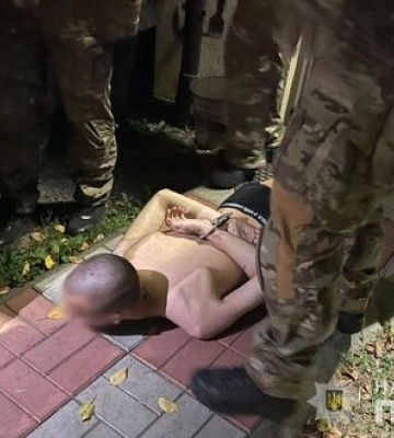 Очікував на $6 тис., але не отримав ні копійки: У Києві затримали молодика, який підпалив 2 авто поліції. ВІДЕО+ФОТОрепортаж