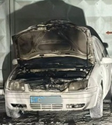 За $6000 поджег автомобили полиции - мужчине сообщили о подозрении