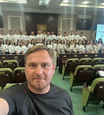 Програма "Державотворець": Кравченко запросив в ОВА понад 40 юнаків та дівчат, які хочуть стати службовцями