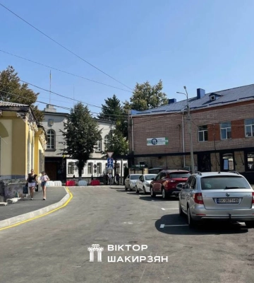 Патрульні встановили водія Audi Q7, який грубо порушив ПДР у центрі Рівного (ВІДЕО)