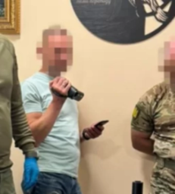Зарабатывали на уклонистах: руководителей ТЦК на Киевщине арестовали