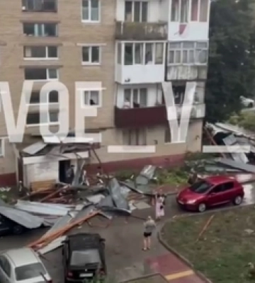 Затопило вулиці і зірвало дах: у Володимирі вирує негода (відео)