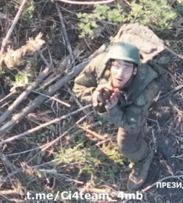Російський військовий здався у полон операторам БпЛА з Президентської бригади. ВIДЕО