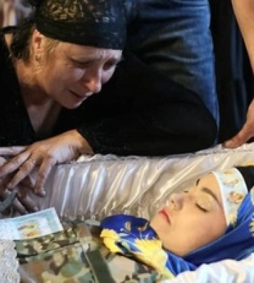 У Києві на Михайлівській площі прощаються з активісткою та військовою Наталією Кузнєцовою