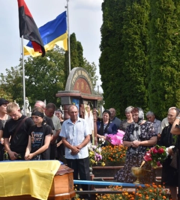 У Сенкевичівці попрощалися з Героєм Максимом Городнім