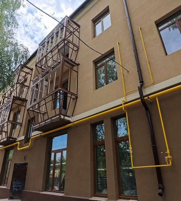 Завершується відбудова зруйнованого будинку в Запоріжжі: що вже зроблено