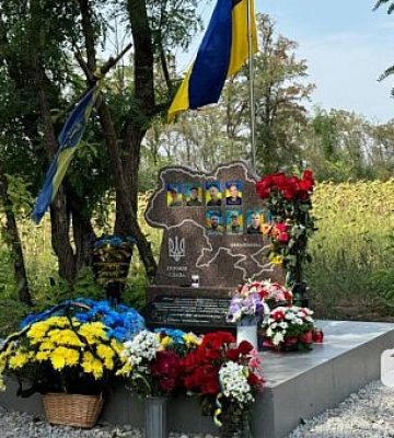 На Херсонщині відкрили пам`ятник загиблим криворізьким військовим