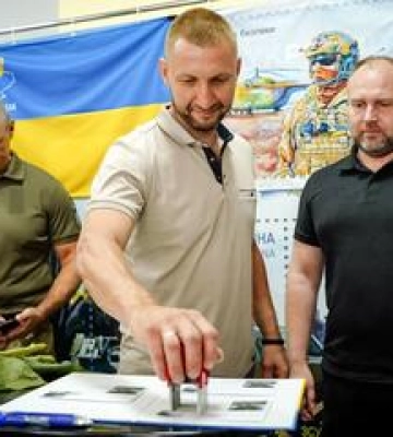 Полтавці погасили благодійну поштову марку “Хвилина мовчання”