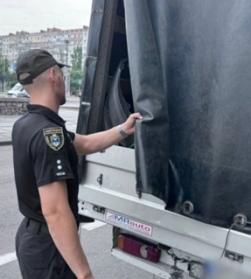 ДТП у Миколаєві: поліція перевіряє вантаж вантажівку, що перевозила біологічні рештки тварин