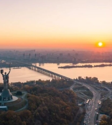 Особи, які сплачують податки в РФ, не зможуть оформлювати комунальну землю в столиці Особи, які сплачують податки в РФ, не зможуть оформлювати комунальну землю в столиці