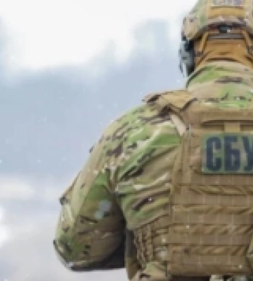 У Запоріжжі затримали неповнолітніх, які підпалили автомобіль військового. Відео