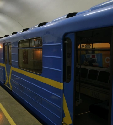 В киевском метро человек попал на пути: изменено движение поездов на одной из линий