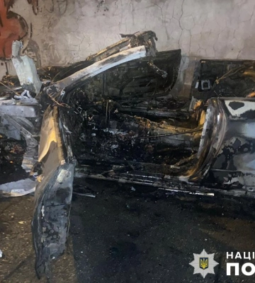 У Києві поліцейські затримали зловмисника, який спалив автомобіль у Солом’янському районі (ФОТО)