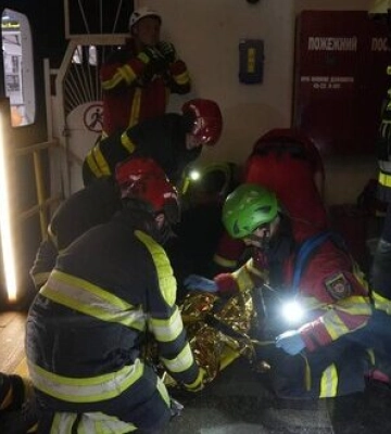У Києві на станції метро &quot;Університет&quot; пасажир потрапив на колії. В потерпілого травматична ампутація ноги. ФОТОрепортаж