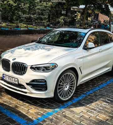 В Киеве заметили редкий спортивный кроссовер BMW со сверхмощным дизелем 
