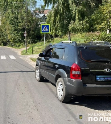 У Винниках через ДТП госпіталізували 14-річну водійку електросамоката