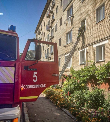 У Нововолинську зачинену в квартирі дитину визволяли рятувальники 