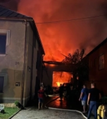У Заріччі будинок ледь не згорів через пожежу в гаражі