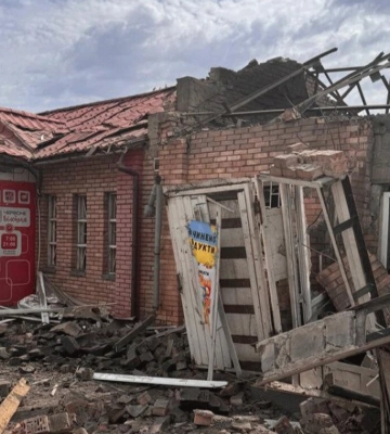Окупанти обстріляли Курахове на Донеччині, є поранені: під завалами можуть перебувати люди. Фото