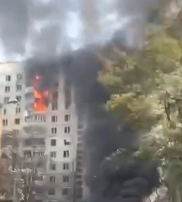 Відео наслідків удару по 12-поверхівці в Харкові: в місті вже 4 загиблих