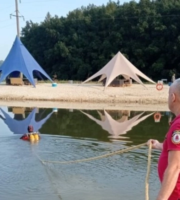В озері біля Львова потонув 48-річний чоловік
