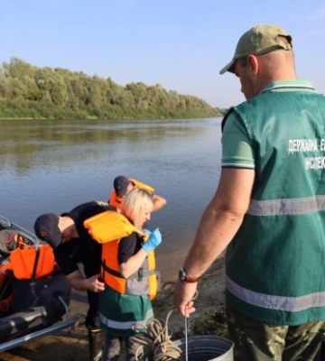 На реке Десна начали проводить мероприятия по локализации органического загрязнения, поступившего из реки Сейм