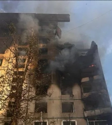 Удар по багатоповерхівці в Харкові: можливо, під завалами ще є люди