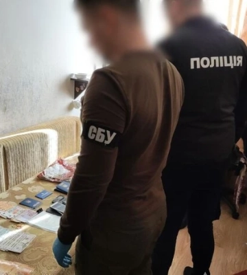 Буковинцям, які ймовірно організували виїзд чоловіків за кордон у статусі опікунів важкохворих, оголосили підозри