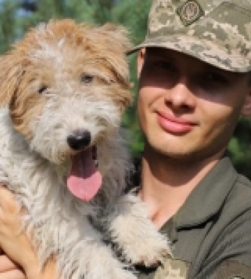 21-річний волинський прикордонник разом із Ейфорією вчиться шукати зброю та вибухівку. ФОТО
