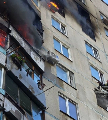 У Харкові на верхніх поверхах багатоквартирного будинку, який постраждав від російської атаки, можуть бути люди — ОВА