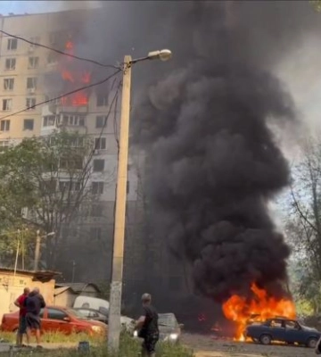 У Харкові на верхніх поверхах багатоквартирного будинку, який постраждав від російської атаки, можуть бути люди — ОВА