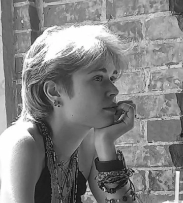 Внаслідок обстрілу Харкова загинула юна художниця Ніка Кожушко