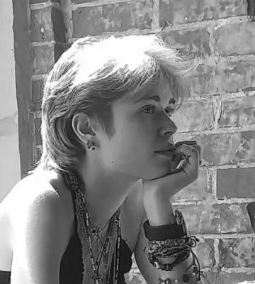 Внаслідок обстрілу Харкова загинула юна художниця Ніка Кожушко