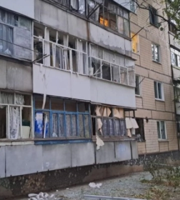 Россия обстреляла Никополь и Марганец: пострадала женщина, повреждены здания