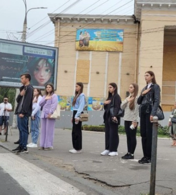 «Місто і життя мають зупинятися на цю хвилину». У Києві пропонують запровадити хвилину мовчання. Чому це важливо