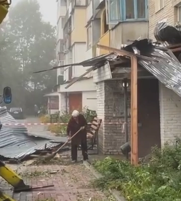 У Володимирі розбирають завали після негоди (відео)