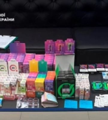 На Закарпатті підприємець зі спільниками нелегально продавав сигарети в кінотеатрі та компʼютерних клубах